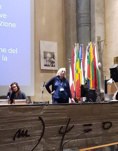 Un relatore